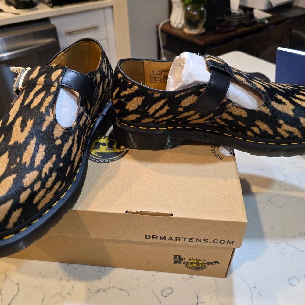 Dr. Martens T-Bar Shoe 32135526 Black Tan Hair-On Mens Sz 10 Leopard Print NEW - Picture 2 of 9